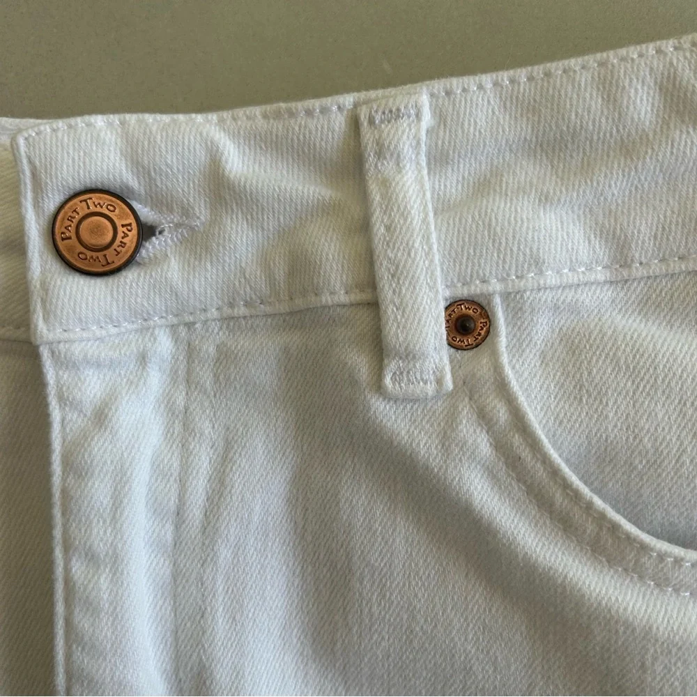 Elegant White Mini Skirt for Women. Size 36 - Picture 8 of 8